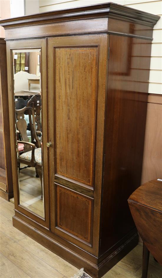 An Edwardian banded mahogany 2 door wardrobe W.118cm